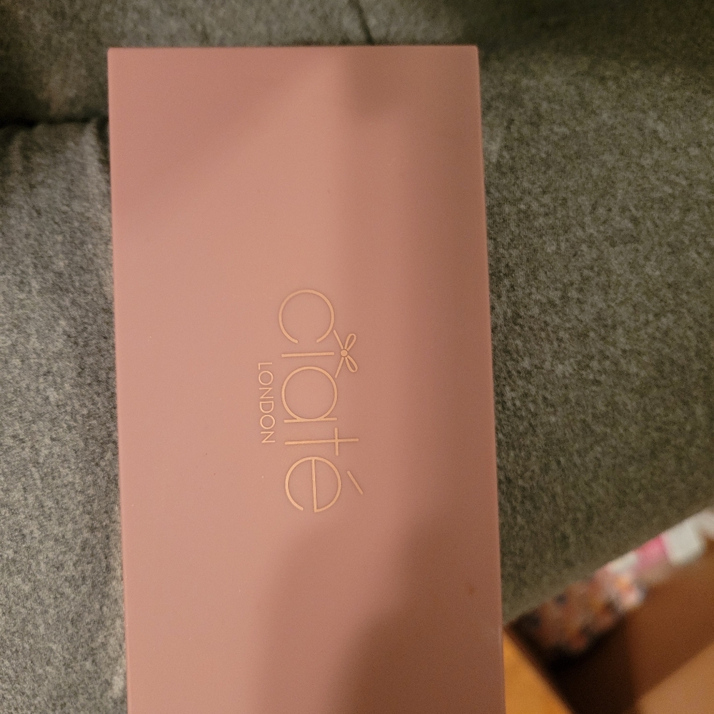 Eye shadow Palette. Ciaté London